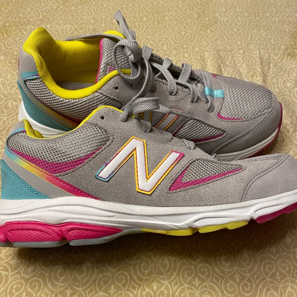Youth new balance size 7, used condition